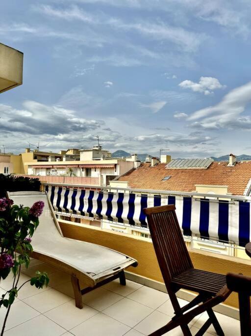 Dernier Etage, Vue Panoramique Colline Du Chateau! Appartement