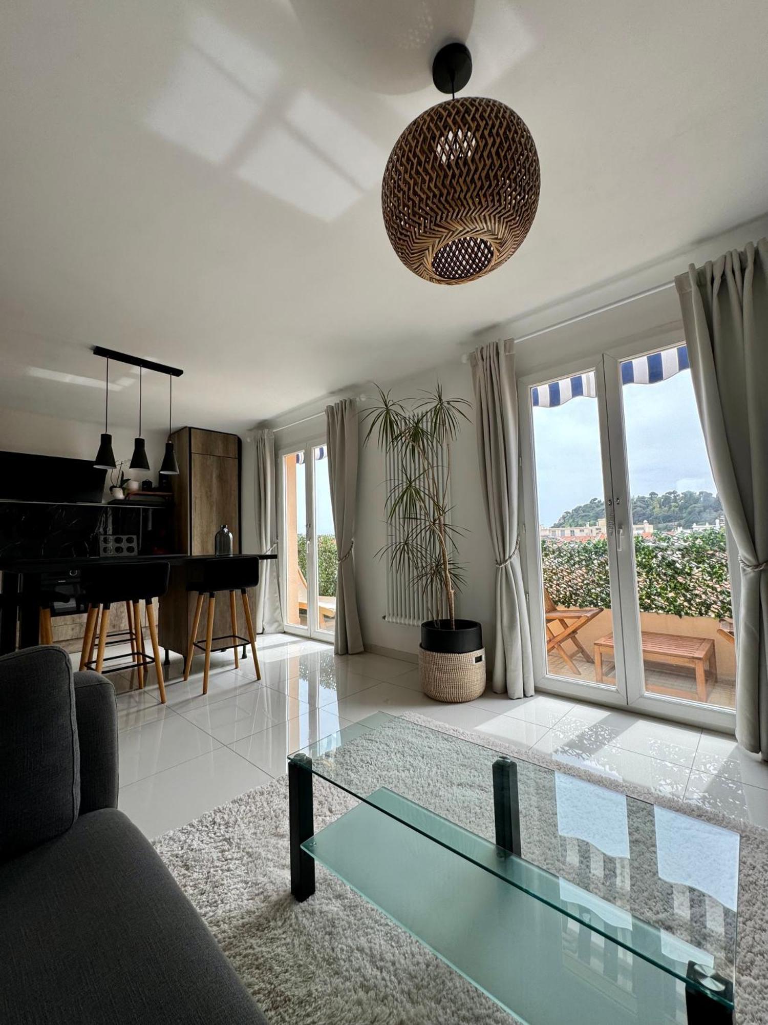 Appartement Dernier Etage, Vue Panoramique Colline Du Chateau!